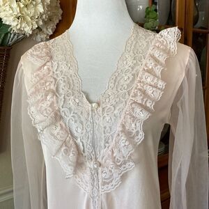 Vintage Early 80’s Undercover Wear Peach/Cream Lace Lingerie Set Size Small